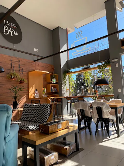 Le Bari Café | Bistrô e Cafeteria
