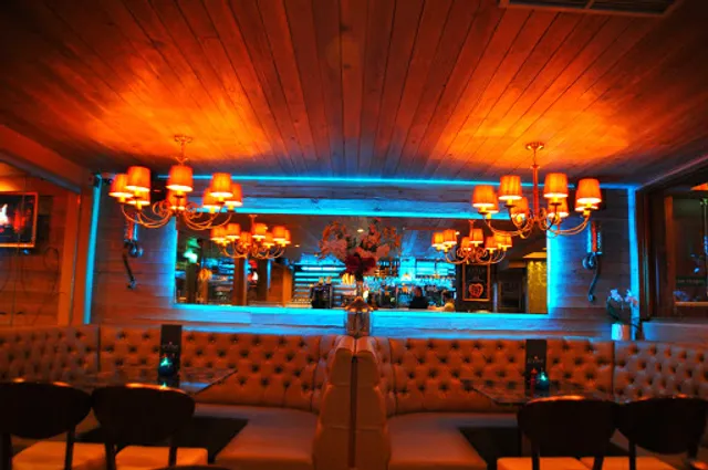 D'vine Restaurant & Social Bar