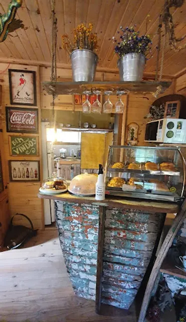 L'Atelier Café & Antiques