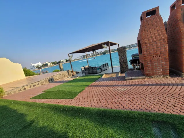 الشاطئ الازرق