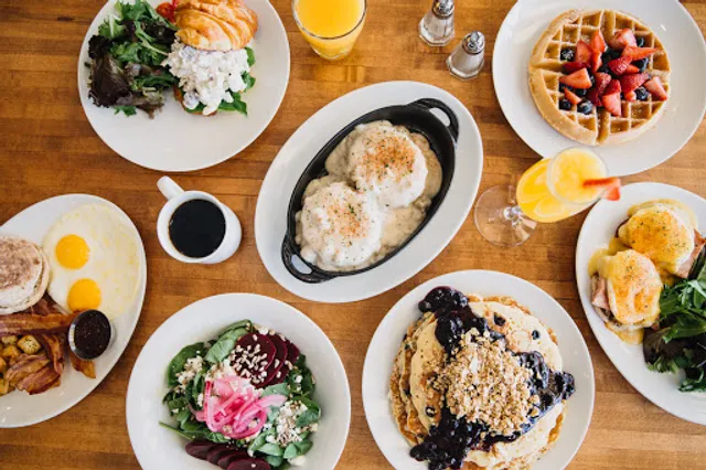 Le Peep Fashion Mall Commons