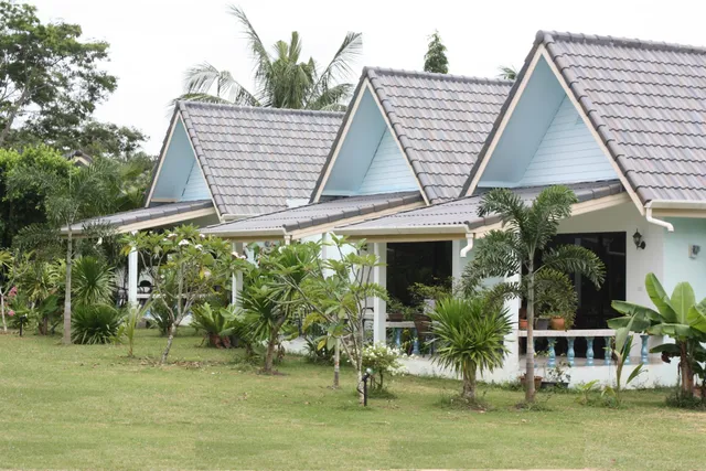 Holiday House Phuket Bungalow Nai Harn