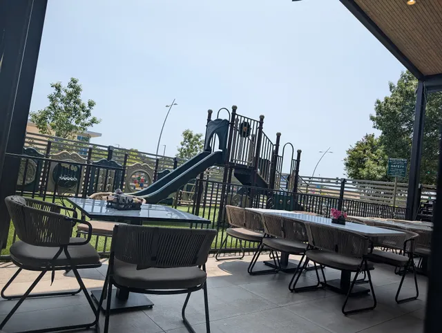 LaPasha Lounge and Grill