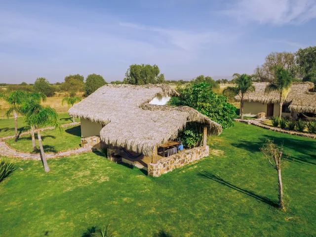 Hotel & Villas "Los Pirules"