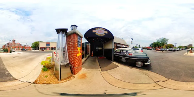 Mort’s Martini and Cigar Bar