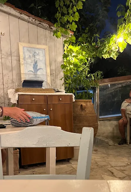 Tavern Sterna Tou Bloumosifi