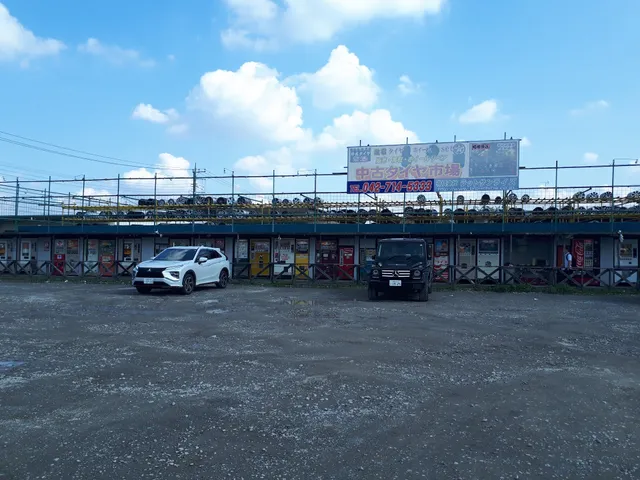 Used Tire Mart Sagamihara Store - Car Park