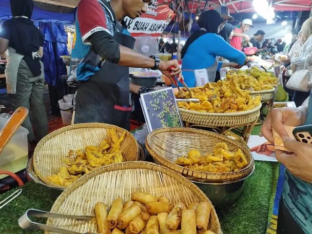 Api Api Night Food Market Gaya Street