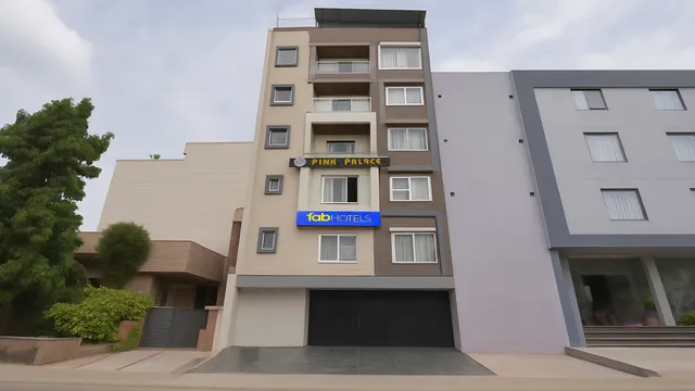 FabHotel Pink Palace - Hotel in Raja Park