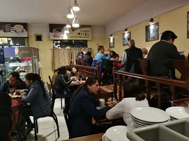 Pasteleria Café M & M