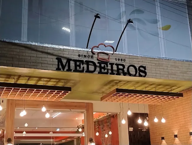 Medeiros Massas & Sushis