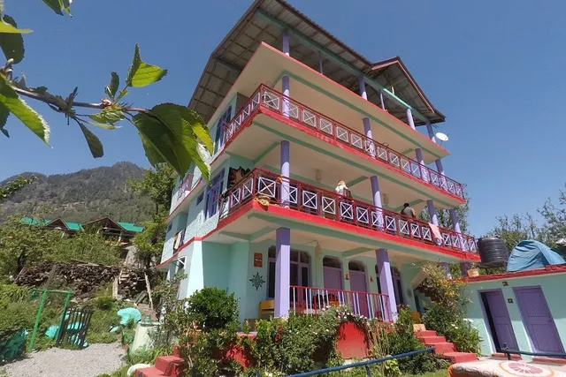 One Light Stays - Manali