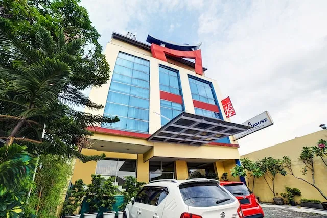 Super OYO 90565 Wesly House