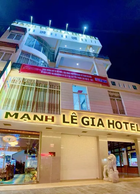MẠNH LÊ GIA HOTEL
