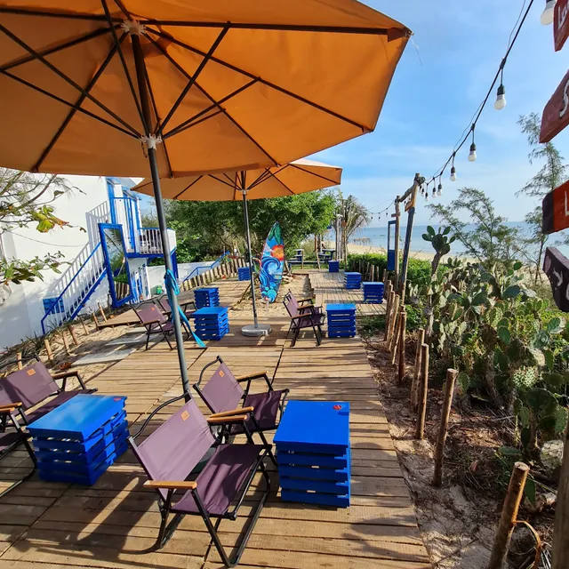 George’s Beach Bar