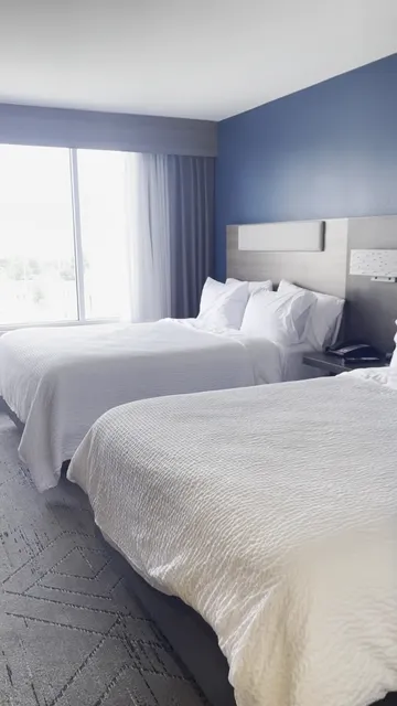 Holiday Inn Express & Suites Evansville Downtown, an IHG Hotel