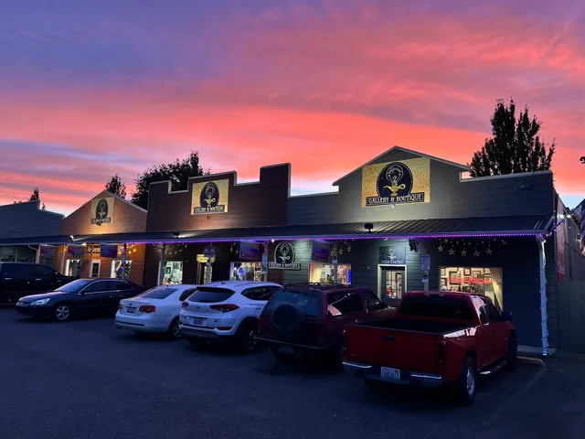 InGenius! Local Artisan Gallery & Boutique