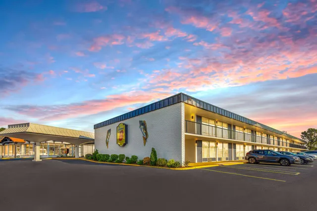 Super 8 by Wyndham Riverside AL