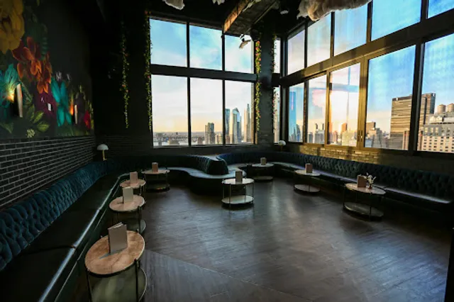 Somewhere Nowhere NYC - Lounge, Nightclub & Rooftop Pool