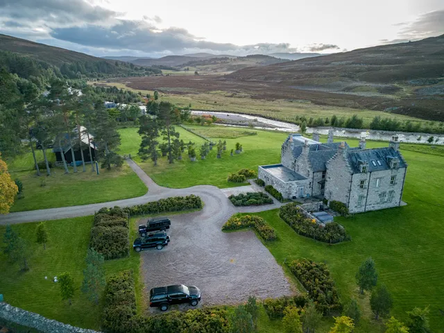 Gairnshiel Lodge