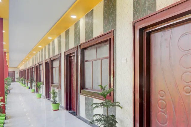 OYO 829229 Hotel Ranjana Diamond