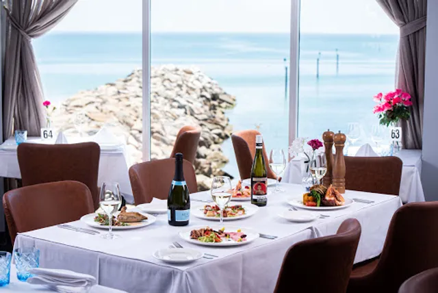 Sammys on the Marina