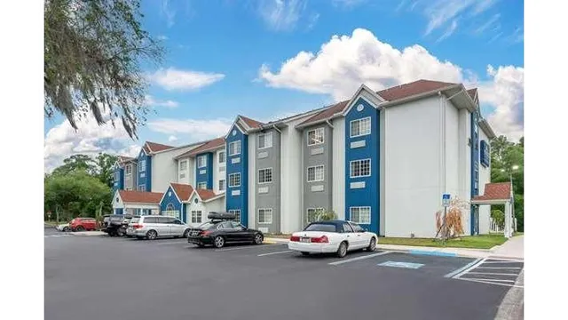 Microtel Inn & Suites by Wyndham Brooksville