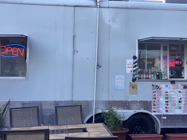 Salt & pepper Peruvian food cart 82 Ave