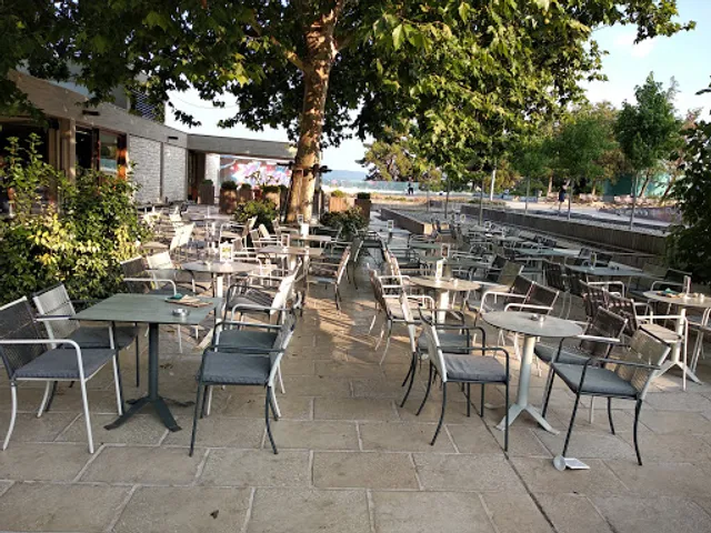 Oasis-Retro-Gastro-Bar