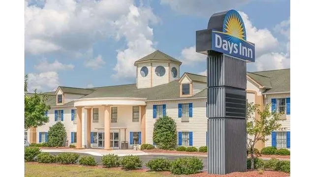 Days Inn by Wyndham Shallotte
