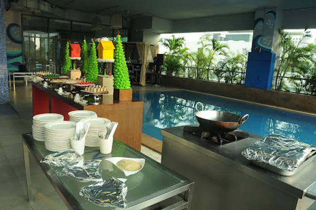 Le Bar Poolside Dining