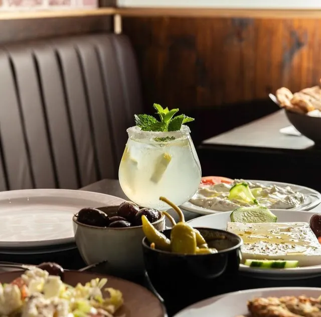 CAFE-TAVERNE PETIT CASTEL