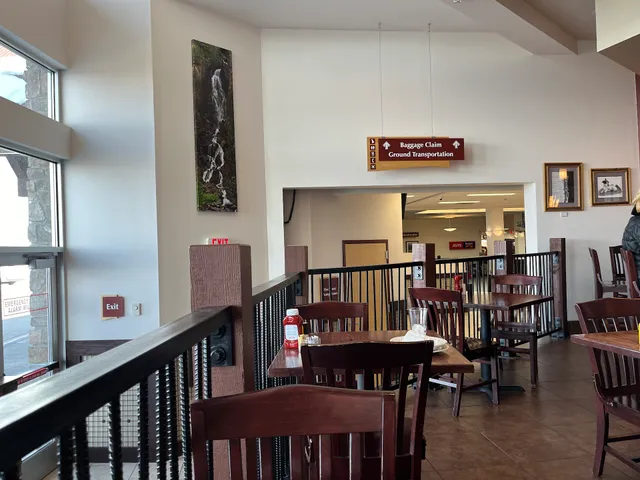 3 Wire Bar & Grill Restaurant