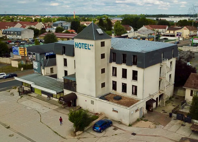 HÔTEL Les 4 Chênes