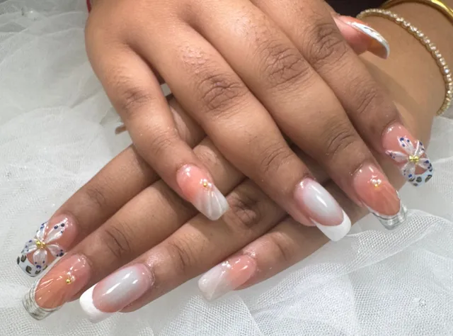 Four seasons Nail Spa