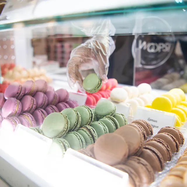 Woops! Macarons & Gifts (Garden State Plaza)
