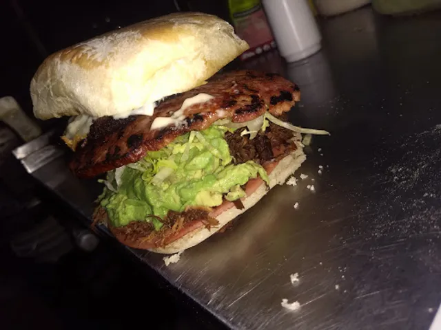 TORTAS Y HAMBURGUESAS LEO