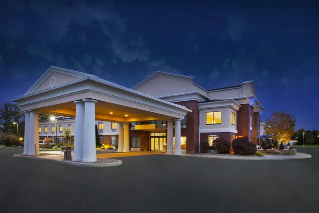 Holiday Inn Express & Suites Rochester-Victor by IHG