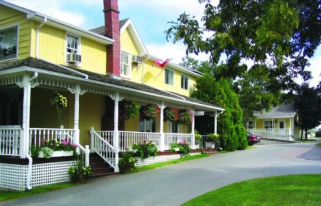 Shining Waters Country Inn Cottages