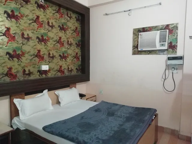 OYO 60098 Radhey Inn