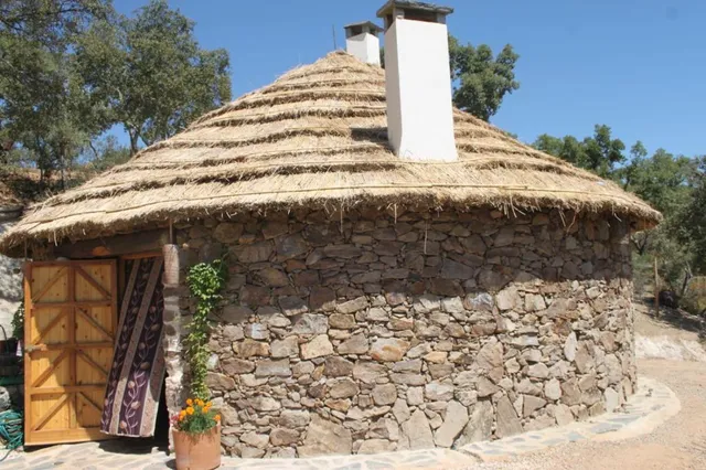 LOS CHOZOS DE CAZALLA