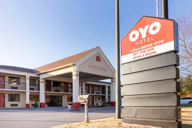 OYO Hotel Adairsville Hwy 140