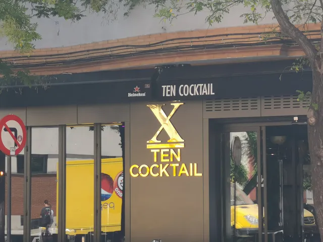 Ten cocktail bar