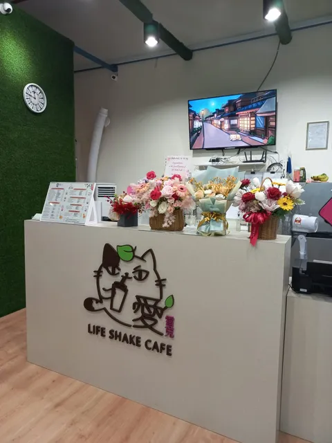Life Shake Cafe
