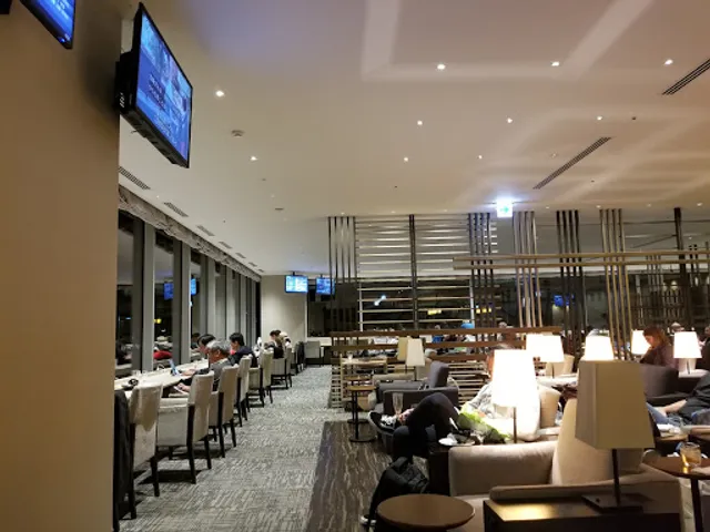 SKY LOUNGE T3