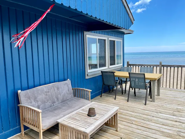 Cottage Cove by Hunger & Ransom Vacation Lodging