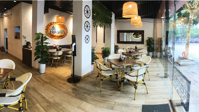 Al Fresco's Hoàng Ngân