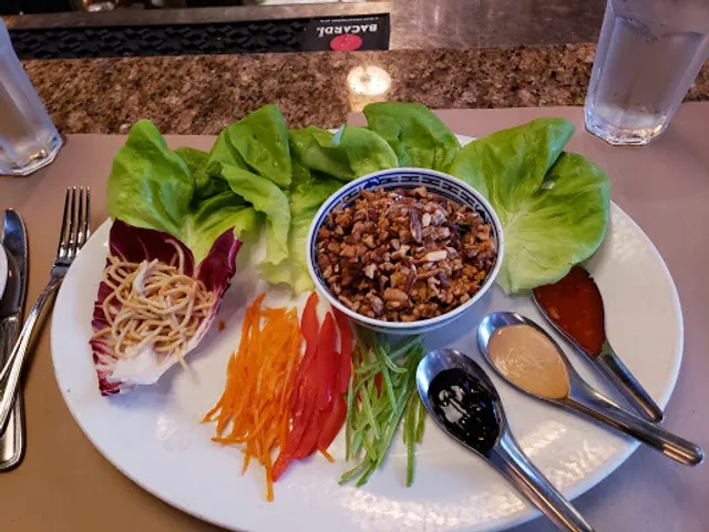 Max's Trumbull Kitchen