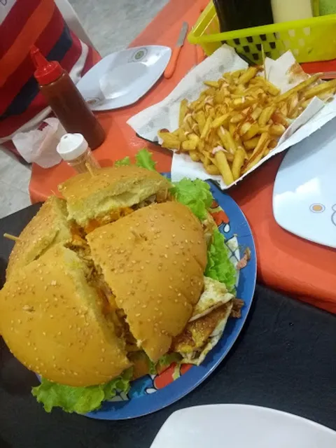 Ceiça Lanches