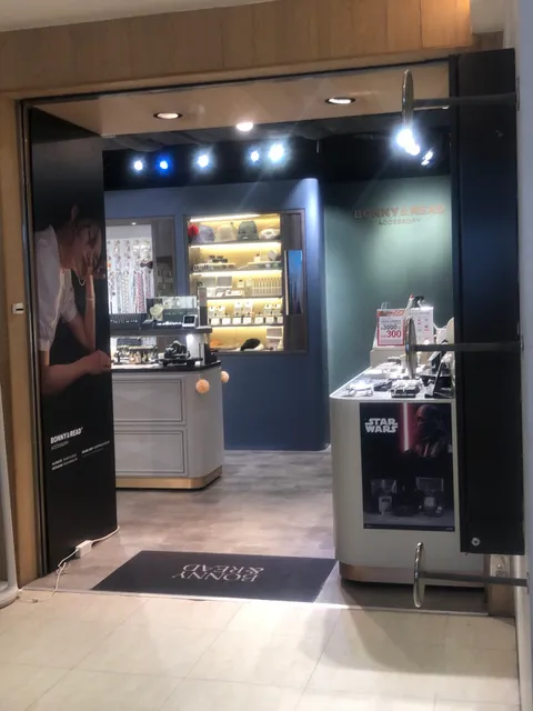 Bonny & Read飾品 台北京站Q小路櫃位